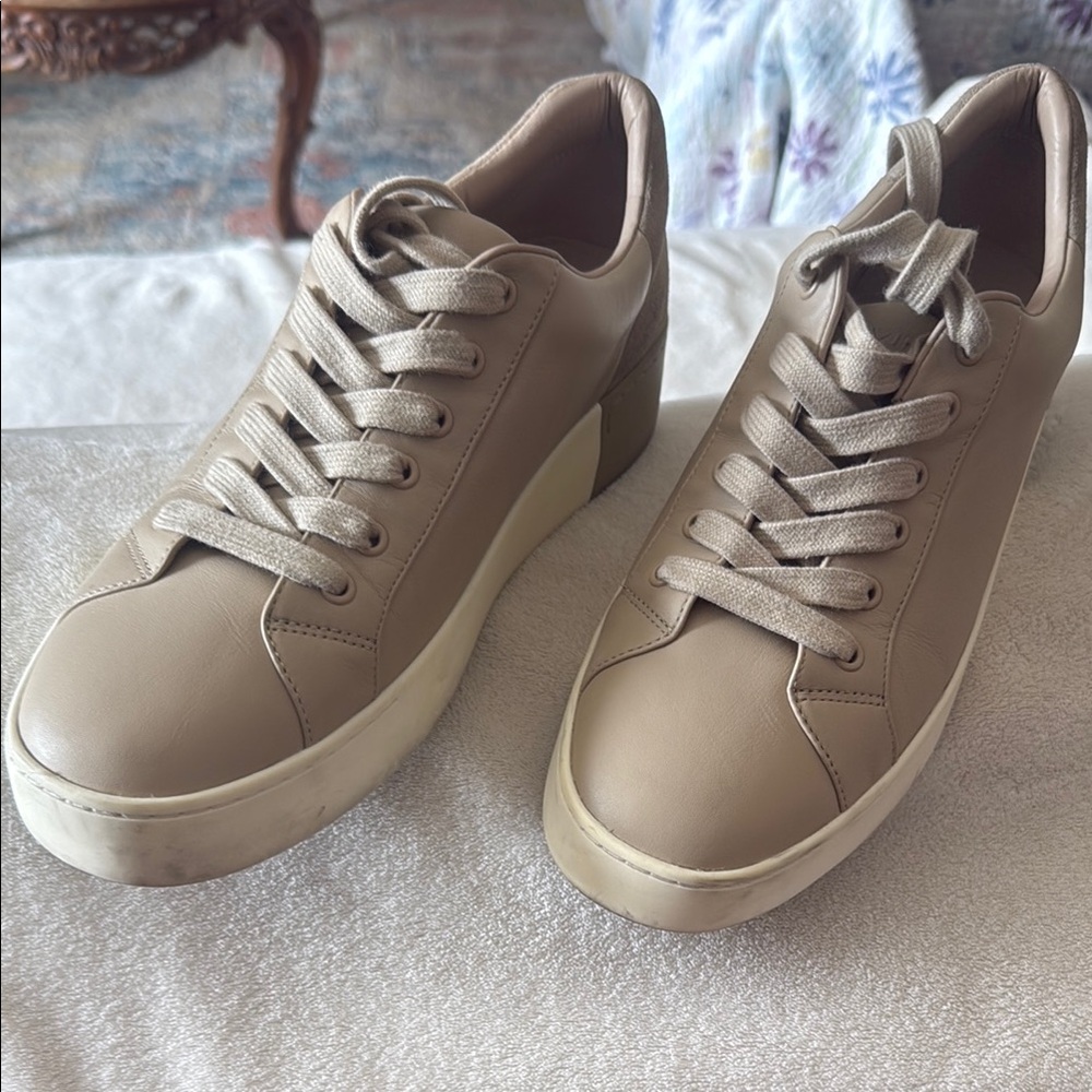 Vince. Tan Sneakers Minimalist Design
